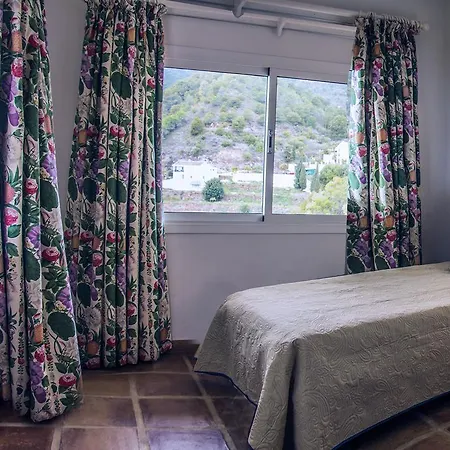 6 Bed With Sea View Villa *